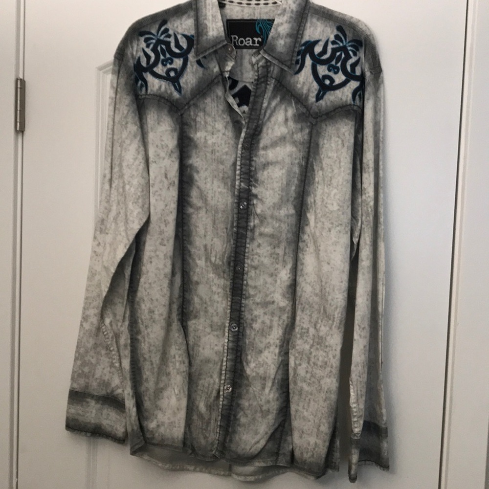 Mens Roar shirts lot.